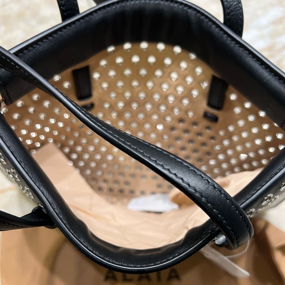 ALAÏA Mina Small perforated leather tote bag - Picture 5 of 14
